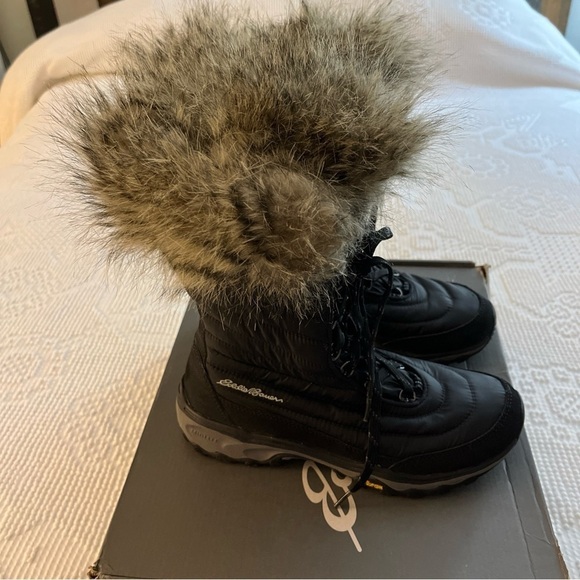 Eddie Bauer Microtherm black boots with faux fur. Size 8. Worn one time. - Picture 4 of 10